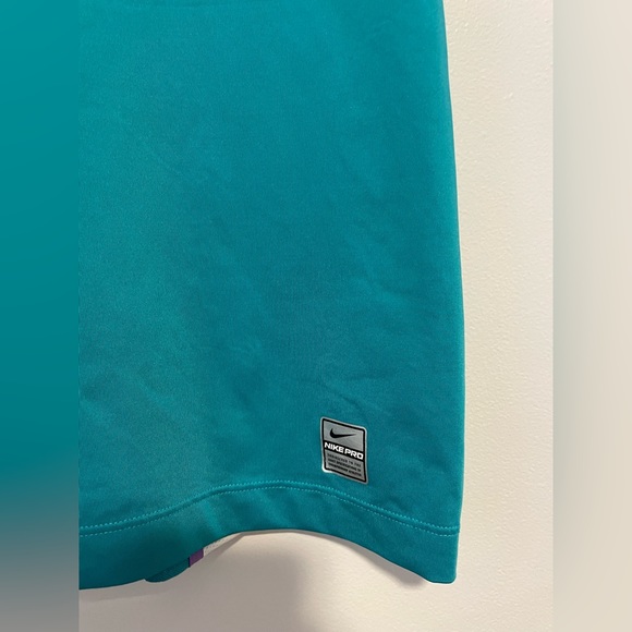 Nike ProWomen’s M Vintage Teal Dri-Fit Tank - Picture 2 of 8